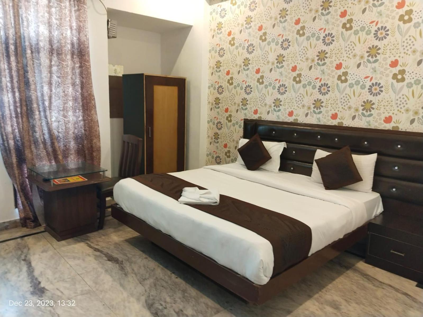 Hotel Shivanta Residency Рішикеш Екстер'єр фото
